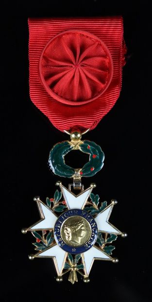 null Ordre de la Légion d'honneur V République, Officier.

Croix de 40 mm, en bronze...