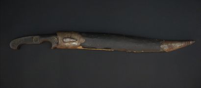 null Couteau caucasien.

La lame damasse yatagan en acier de 40 cm (fleur de rouille).

Au...