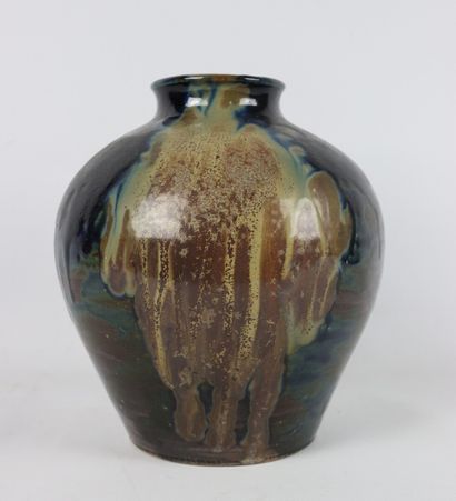 null TOURY-LURCY, Nièvre.

Vase en grès flammé, signé au revers et daté 1928.

H_21...