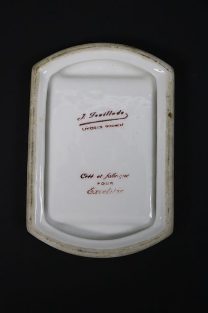 null NORMANDIE - EXCELSIOR.

Cendrier en porcelaine de Limoges, commémoratif du voyage...
