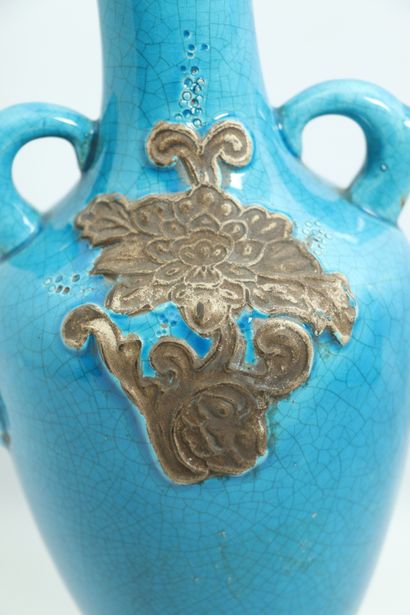 null CHINE, Nankin.

Vase à anses en grès partiellement émaillé turquoise.

Vers...