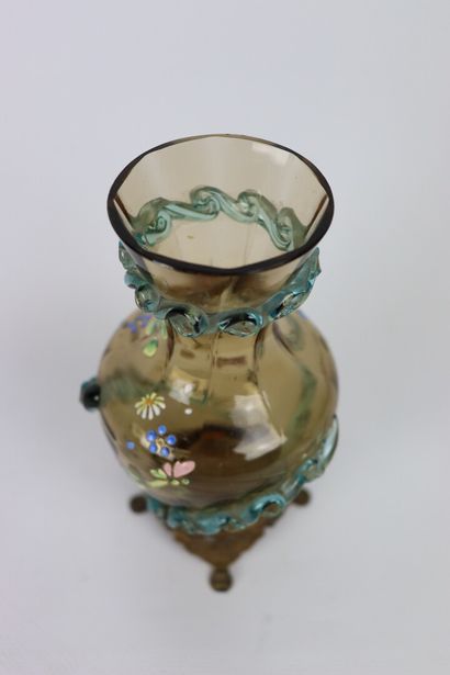 null Auguste JEAN (1830-1890), attribué à.

Vase en verre émaillé et applications...