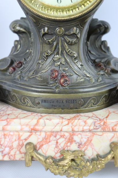 null A. RICHIR

Garniture de cheminée composée d'une pendule en régule patine bronze...