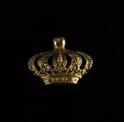 null 
Broche en or jaune figurant une couronne.



L_ 3.5 cm.


4.79 grammes, 18K,...