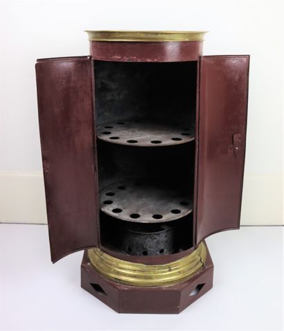 null 
Plate warmer in burgundy painted sheet metal, the gallery, the sockets and...