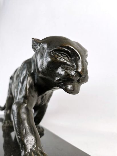 null Serge ZELIKSON (1890-1966). 

Walking panther.

Bronze with a brown-green patina,...