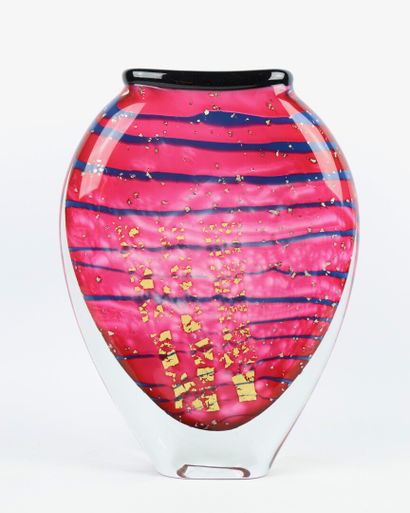 null Alain GUILLOT (born in 1948).

Flattened glass vase with intercalary decoration...