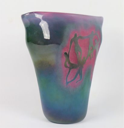 null Ada LOUMANI (1959).

Vase à col évasé aplati en verre multicouches à décor de...