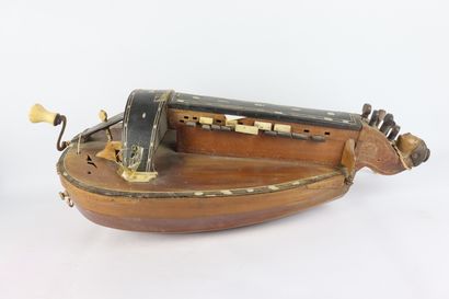 null Hurdy-gurdy marked Montet, in the style of Pajot, as is

L_70 cm