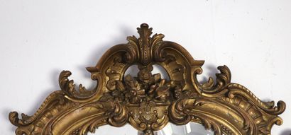 null Wood and gilded stucco mirror, the pediment with shell and flowers.

Louis XV...