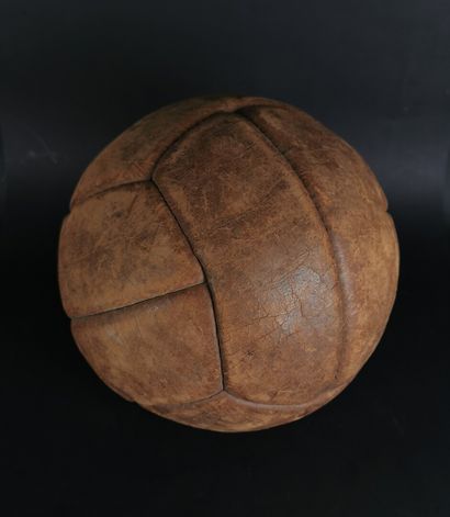 null Ballon en cuir des années 1930.

L_26 cm environ