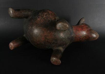 null Ochre and brown terracotta dog, forming a vase.

Mexico, Colima culture.

H_22...