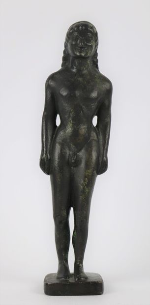 null D'après l'Antique. 

Statue en bronze à patine antique représentant un jeune...