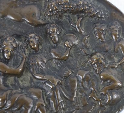 null Plaquette ovale en bronze patiné représentant Apollon parmi les neuf Muses....