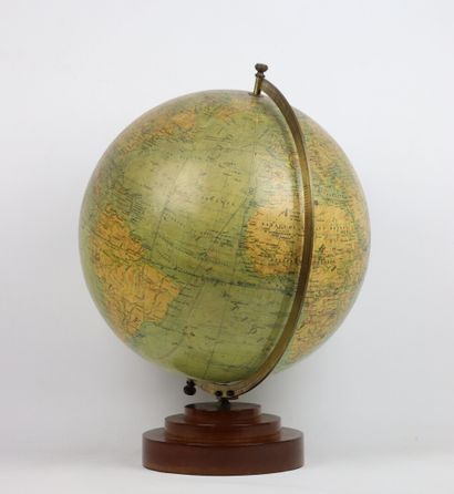 null 
Globe terrestre, dressé par Edmond Dubail et édité par G. Thomas.




Fin du...