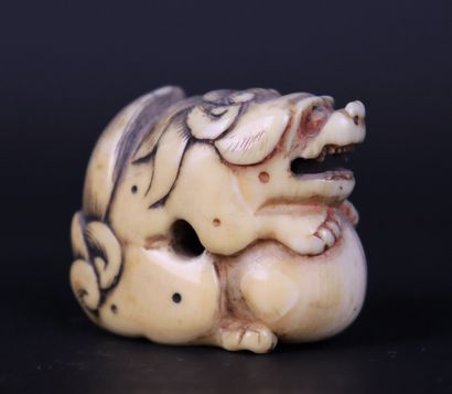 null JAPON, époque Meiji (1868-1912)

Netsuké en ivoire sculpté, figurant un shishi...