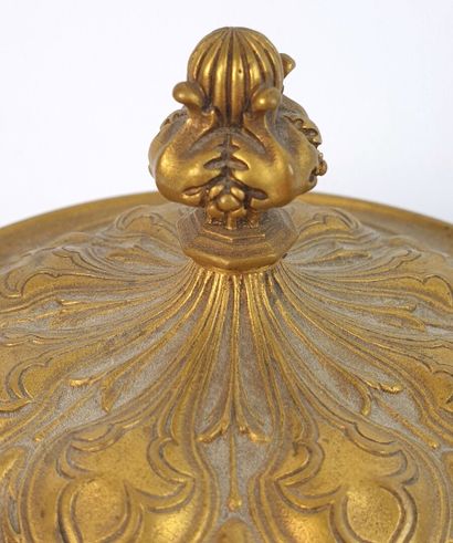 null Ferdinand BARBEDIENNE (1810-1892).

Bonbonnière néogothique en bronze à décor...