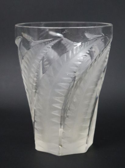 null René LALIQUE (1860-1945)

Pressed moulded glass goblet, model "Hespérides".

Signed...