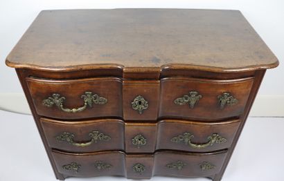 null Molded wood chest of drawers opening to three drawers 

Ornamented with gilt...