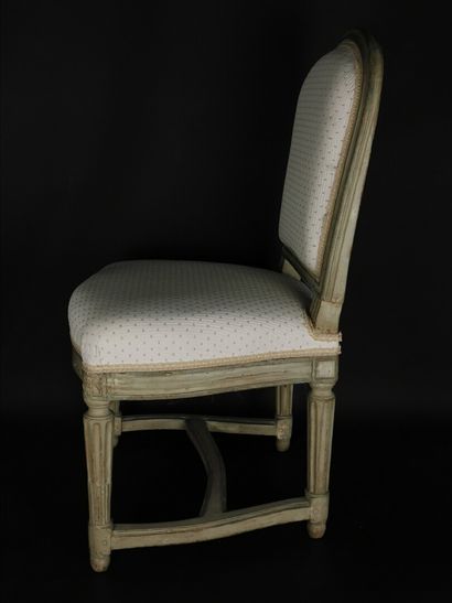 null Moulded and carved wooden chair, lacquered.

Fluted legs connected by a spacer.

Stamped...