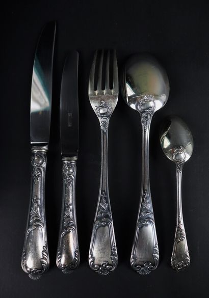 null 
CAILAR-BAYARD.




Silver-plated household set with rocaille decoration including...