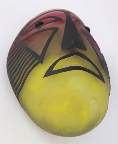 null Patrick LEPAGE (Born in 1949)

An ovoid vase in multi-layered sculpted glass...