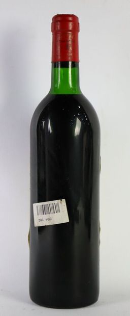 null CHATEAU CARBONNIEUX.

Millésime : 1983.

1 bouteille, h.e., c.a.