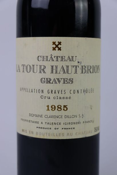 null CHATEAU LA TOUR HAUT BRION.

Millésime : 1985.

6 bouteilles, b.g.