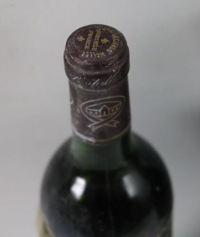 null CHATEAU SOCIANDO MALLET.

Millésime : 1988.

4 bouteilles, h.e. et b.g., étiquettes...