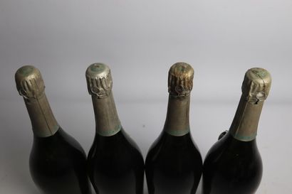 null CHAMPAGNE BRUT PERRIER-JOUET BLASON DE FRANCE

Millésime : 1969.

4 bouteilles,...