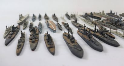 null CBG.

Réunion de soixante bateaux militaires en plomb, la majorité peint. 

Marqués...
