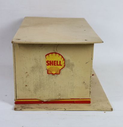 null MAJOLU. 

Garage station service Shell en isorel et bois peint .

H_16 cm L_37...