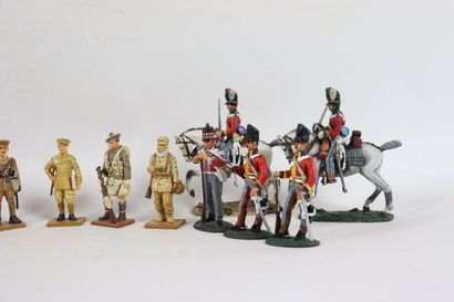 null DEL PRADO.

Réunion de trois cavaliers et douze soldats en plomb peint, de différentes...
