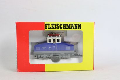 null FLEISCHMANN.

Train Edelweiss, HO, comprenant :

- une petite locomotive, référence...