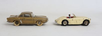 null DINKY TOYS.

Réunion de six véhicules miniatures au 1/43e, comprenant :

- Peugeot...