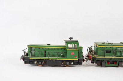 null Réunion de deux locomotives, repeintes.

L_21 cm L_35,5 cm