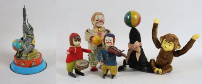 null Ensemble de six jouets mécaniques sur le thème du cirque comprenant :

- deux...