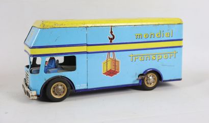 null JOUSTRA.

Camion de déménagement MONDIAL TRANSPORT, en tôle lithographiée bleue...