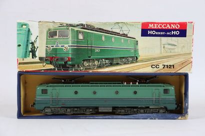 null MECCANO - HORNBY. 

Locomotive, HO. 

Référence CC 7121. 

Dans sa boîte d'origine...