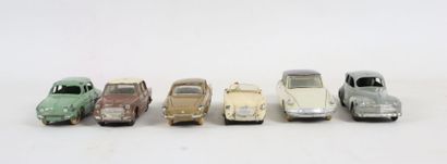 null DINKY TOYS.

Réunion de six véhicules miniatures au 1/43e, comprenant :

- Peugeot...