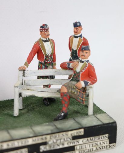 null Maquette en plomb peint figurant cinq officiers britanniques en réunion.

Sur...