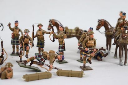 null Réunion de soldats et cavaliers en plomb, troupe écossaise de la Première Guerre...