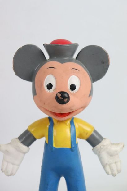 null Réunion de trois jouets à l'effigie de personnages Disney :

- Mary POPPINS,...