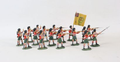null FF. 

Ensemble de dix-sept soldats en plomb peint figurant des militaires britanniques....