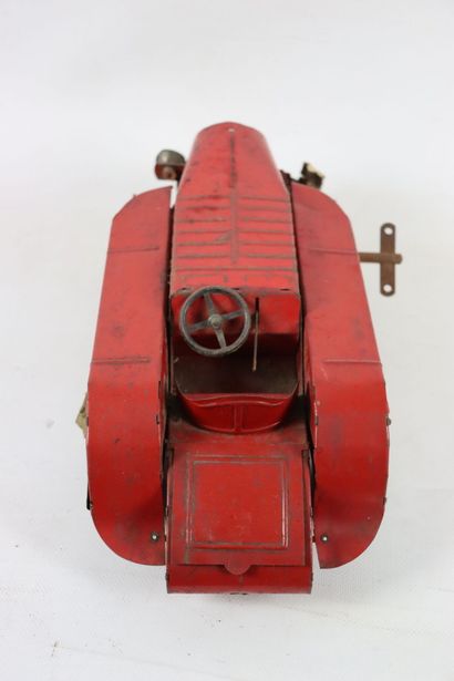 null Charles ROLLET.

Voiture mécanique en tôle rouge, à chenille. 

Vers 1930.

Avec...