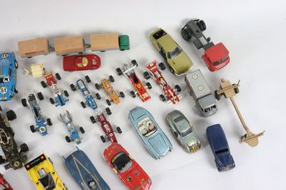 null Important lot de voitures miniature et accessoires, la majorité en réduction...