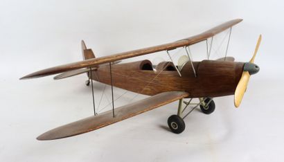 null Travail français des années 50.

Importante maquette en bois d'un avion biplan...