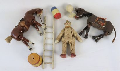 null HUMPTY DUMPTY Circus. 

Réunion de jouets en bois peint, comprenant :

- un...