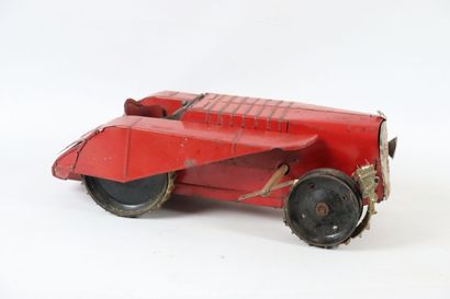 null Charles ROLLET.

Voiture mécanique en tôle rouge, à chenille. 

Vers 1930.

Avec...