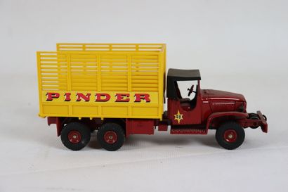 null SUPER DINKY.

Camion GMC, logotypé Cirque PINDER avec remorque.

Dans sa boîte...